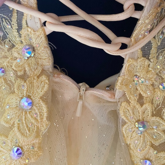 Ellie Wilde Yellow Gown with Glittering Details - Picture 7 of 12